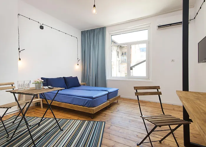 ホテル Generaator 3*