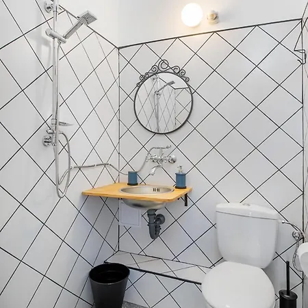 Generaator Ξενοδοχείο